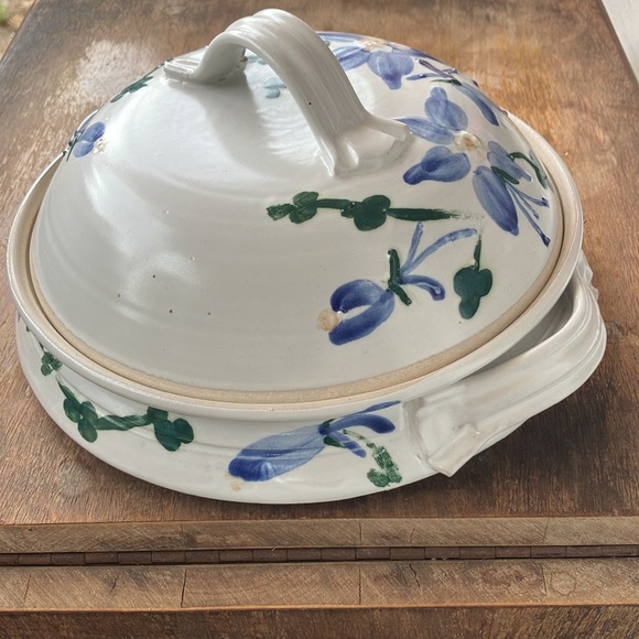 Howard 96010 Handmade White w. Blue Flowers Covered Round Deep Ceramic Dish - Picture 17 of 17